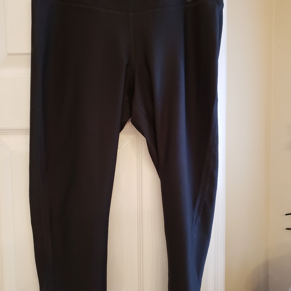 Black Nike dri-fit athletic capris